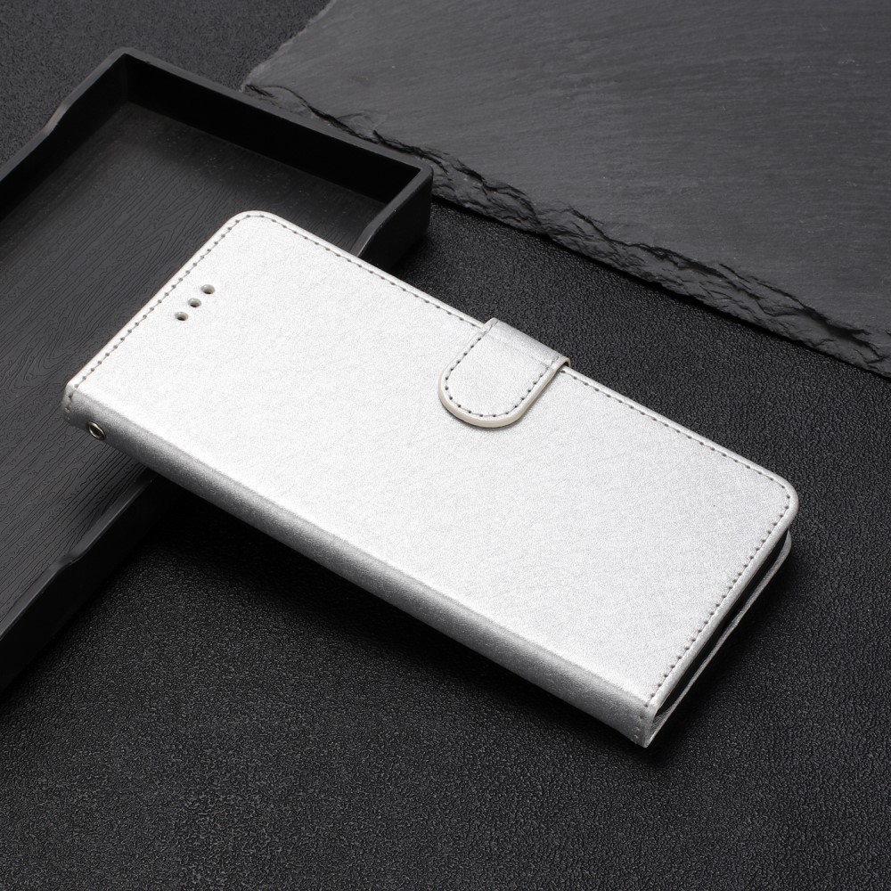iPhone 15 Leder Tasche Flipcover Wallet mit Kartenfächern - Silber