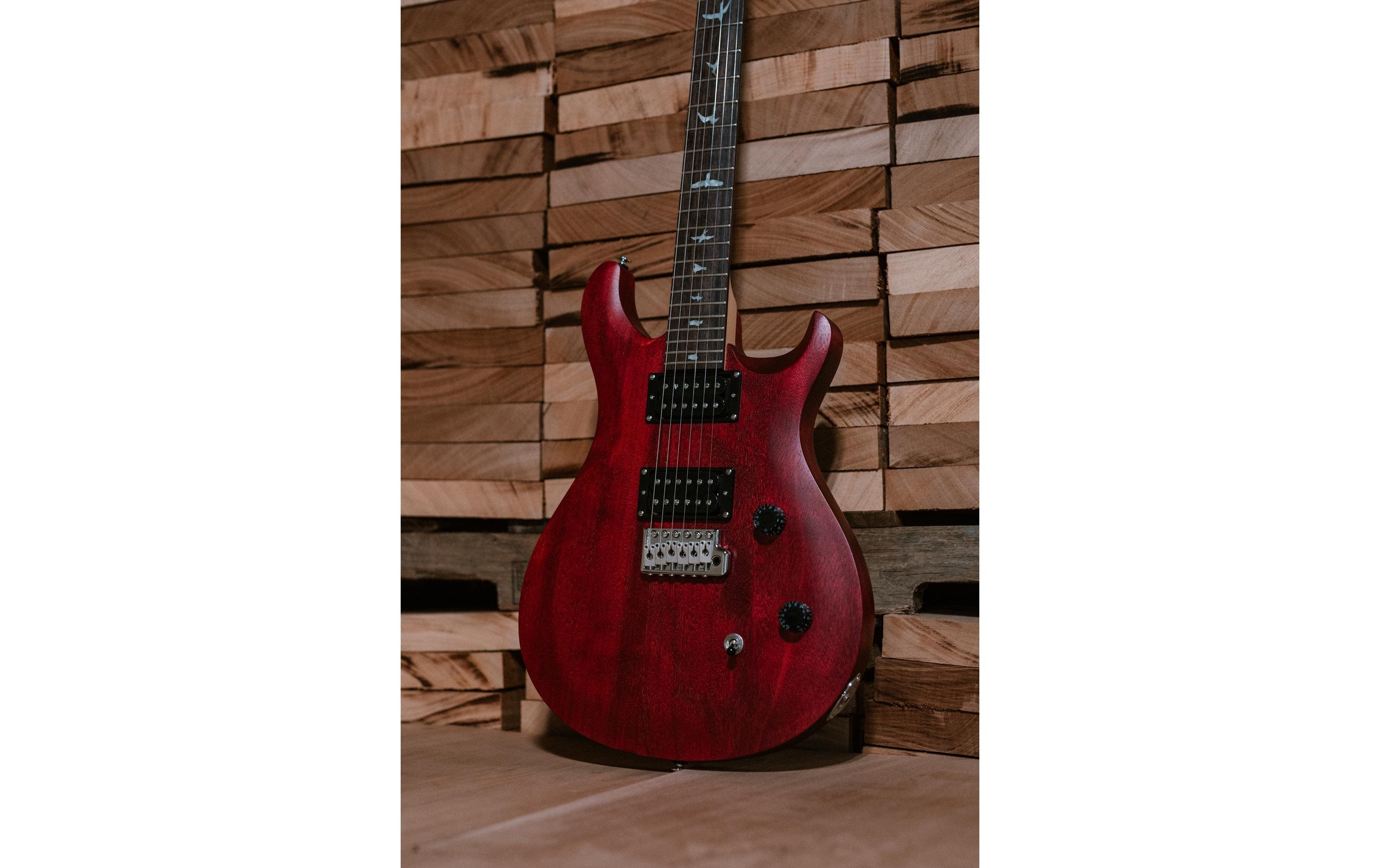 E-Gitarre SE CE 24 Standard Satin Vintage Cherry<br>Moderne Ausgabe der Allzweck-Gitarre