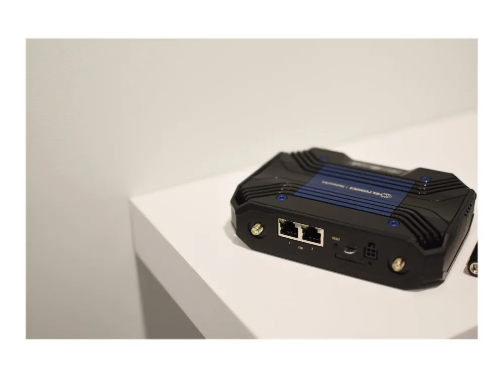 Teltonika TCR100 - Trådløs router - WWAN - Wi-Fi 5 - Dual Band - 3G, 4G - overflademonterbar