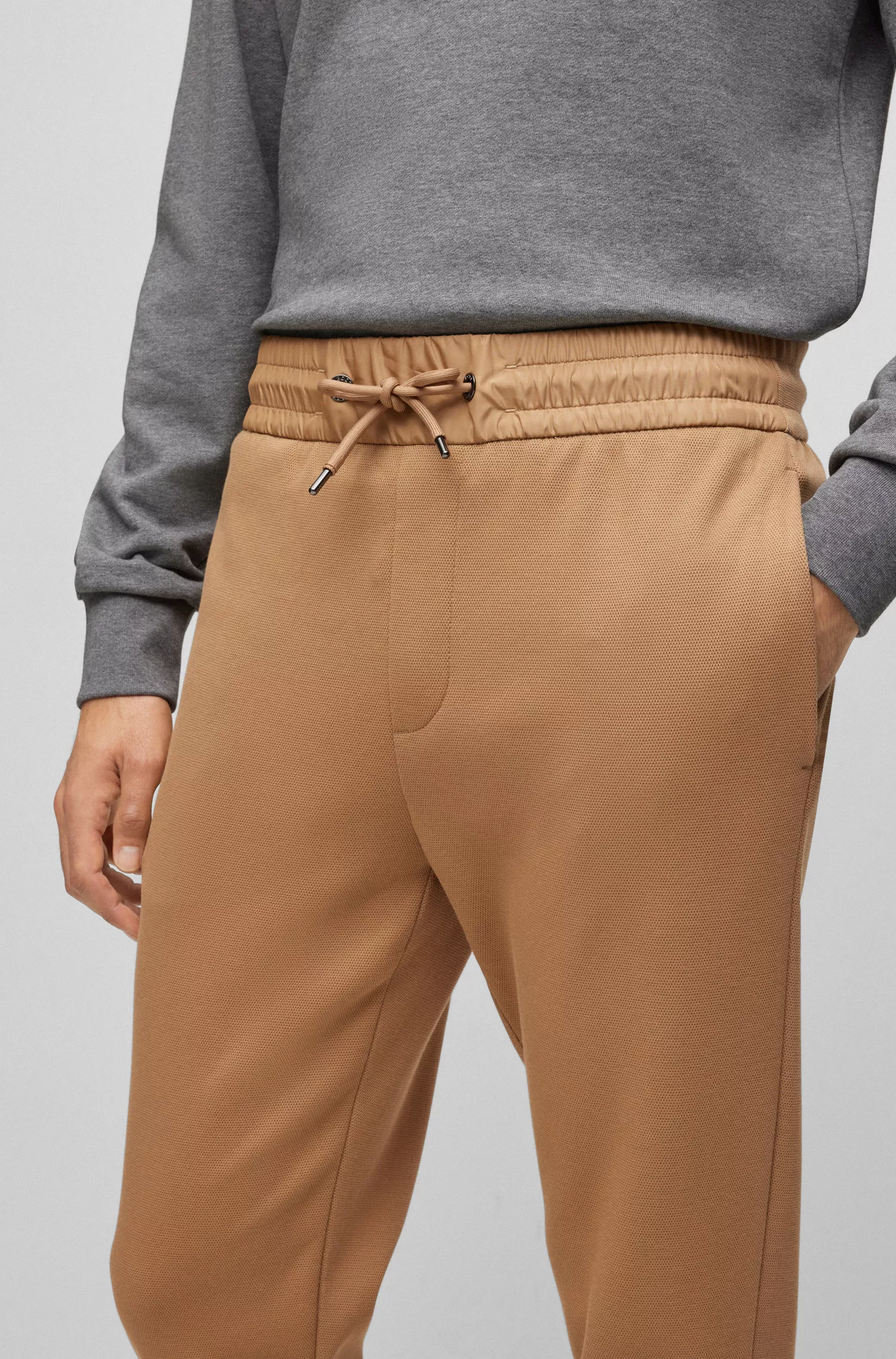 Calça de fato de treino BOSS preta, de corte oversized, em mistura de algodão.
