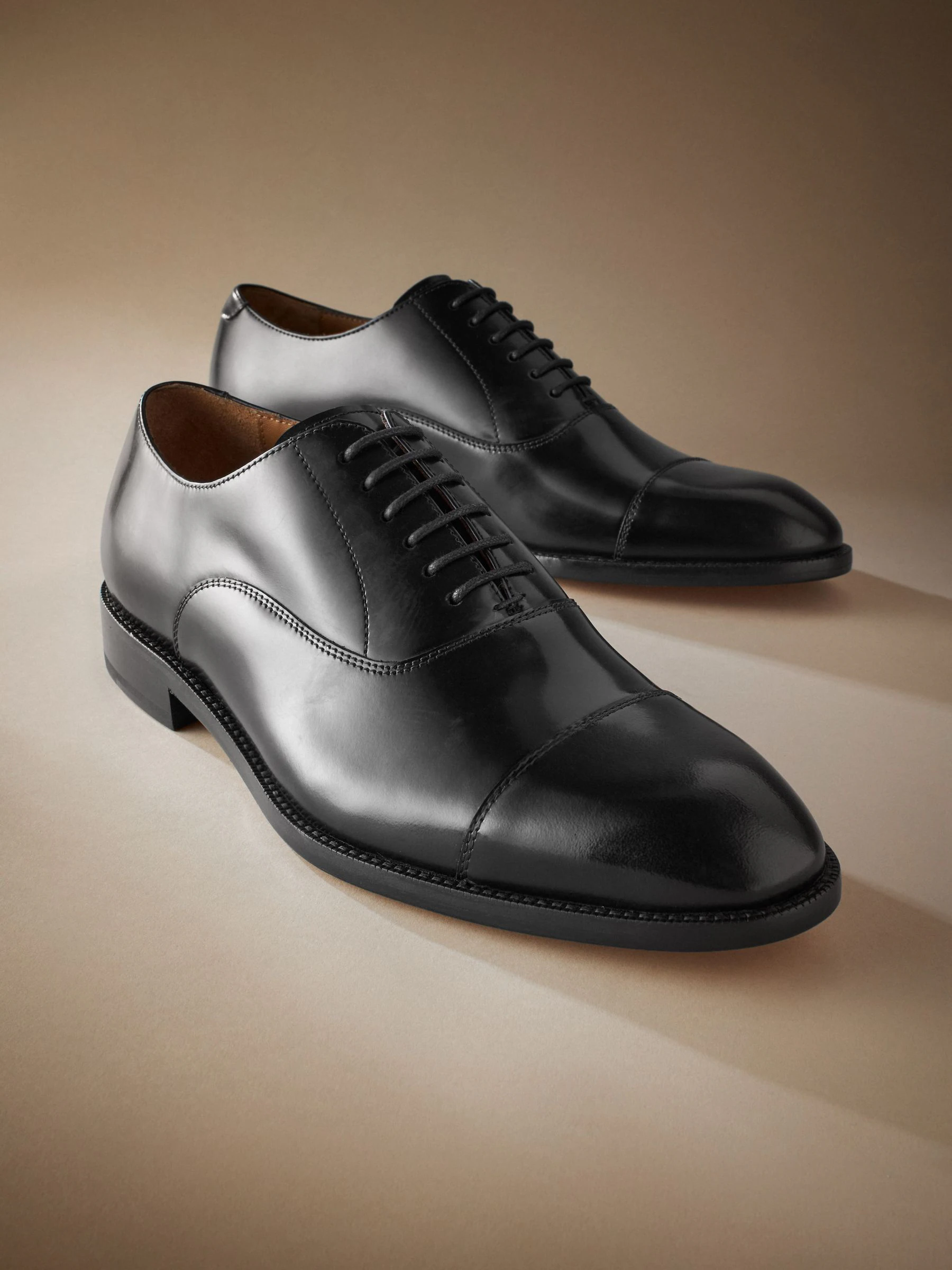 Zwart - Wijde pasvorm - Signature Leather - Oxford schoenen met neusstuk