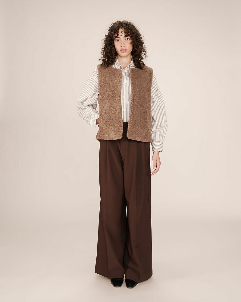 GRACE & MILA<br>Colete sherpa sem mangas SINATRA