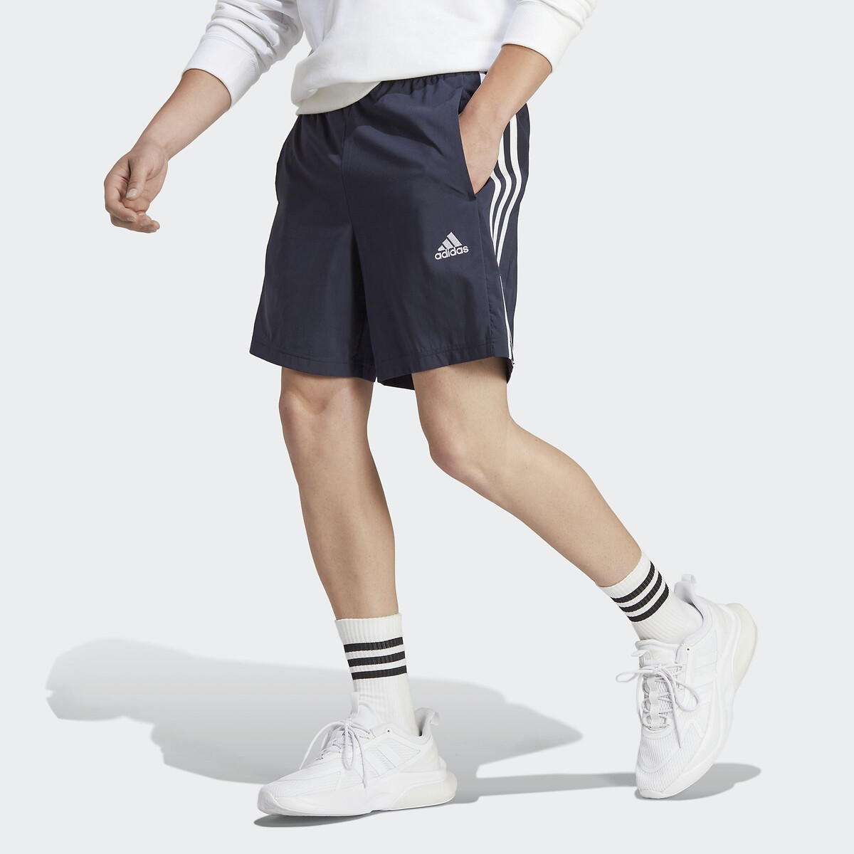 ADIDAS ROUPAS ESPORTIVAS<br>Shorts com 3 listras Aeroready Essentials Chelsea