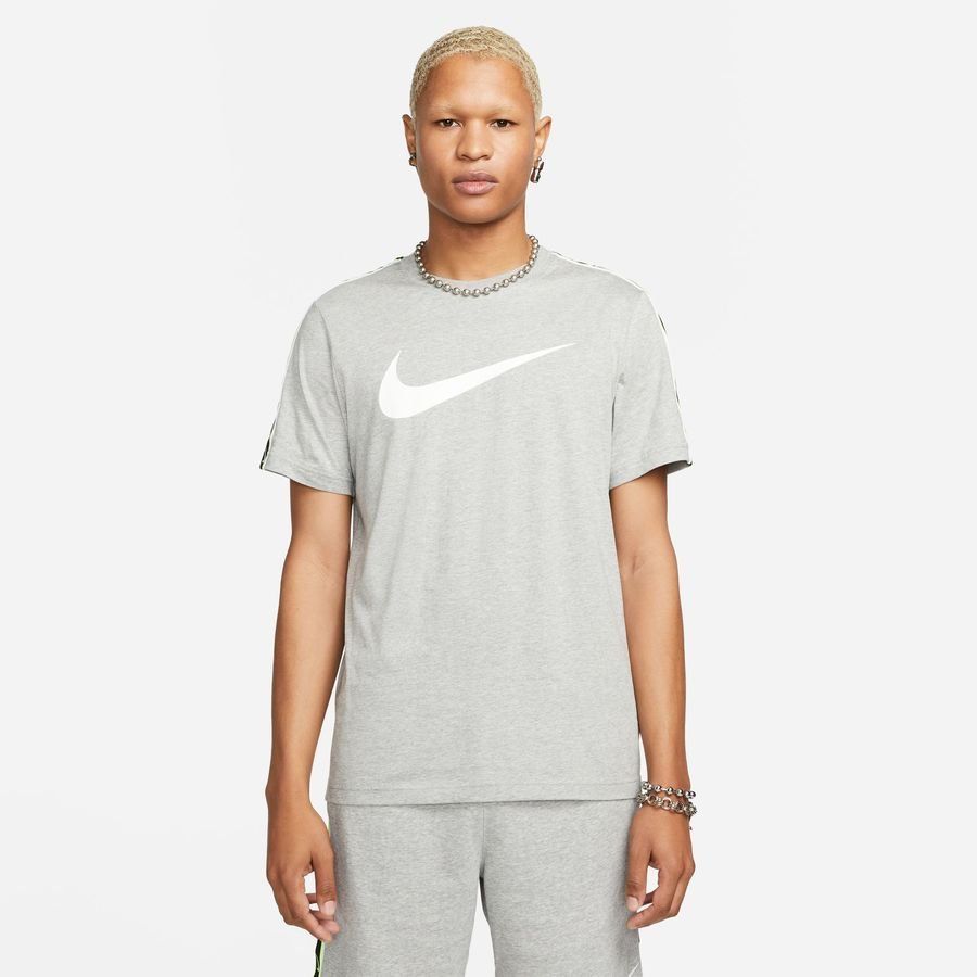 Nike T-Shirt NSW Repeat Sportswear - Gris/Blanc