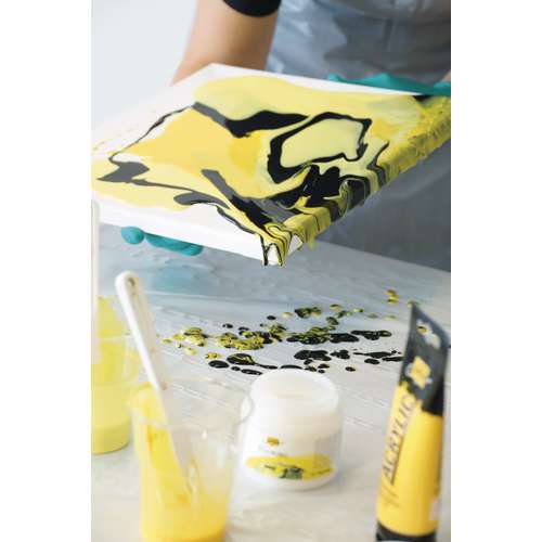 SOLO GOYA Pouring-Fluid