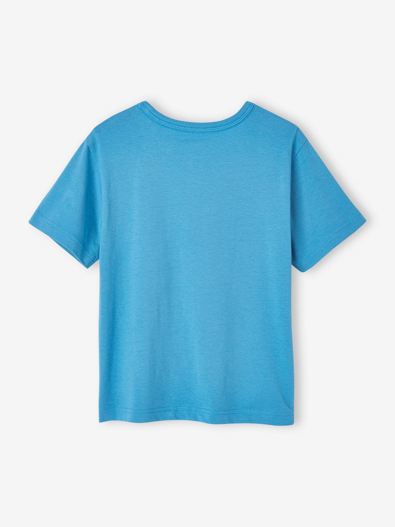 Camiseta infantil masculina azul celeste com estampa gigante e detalhes em relevo.