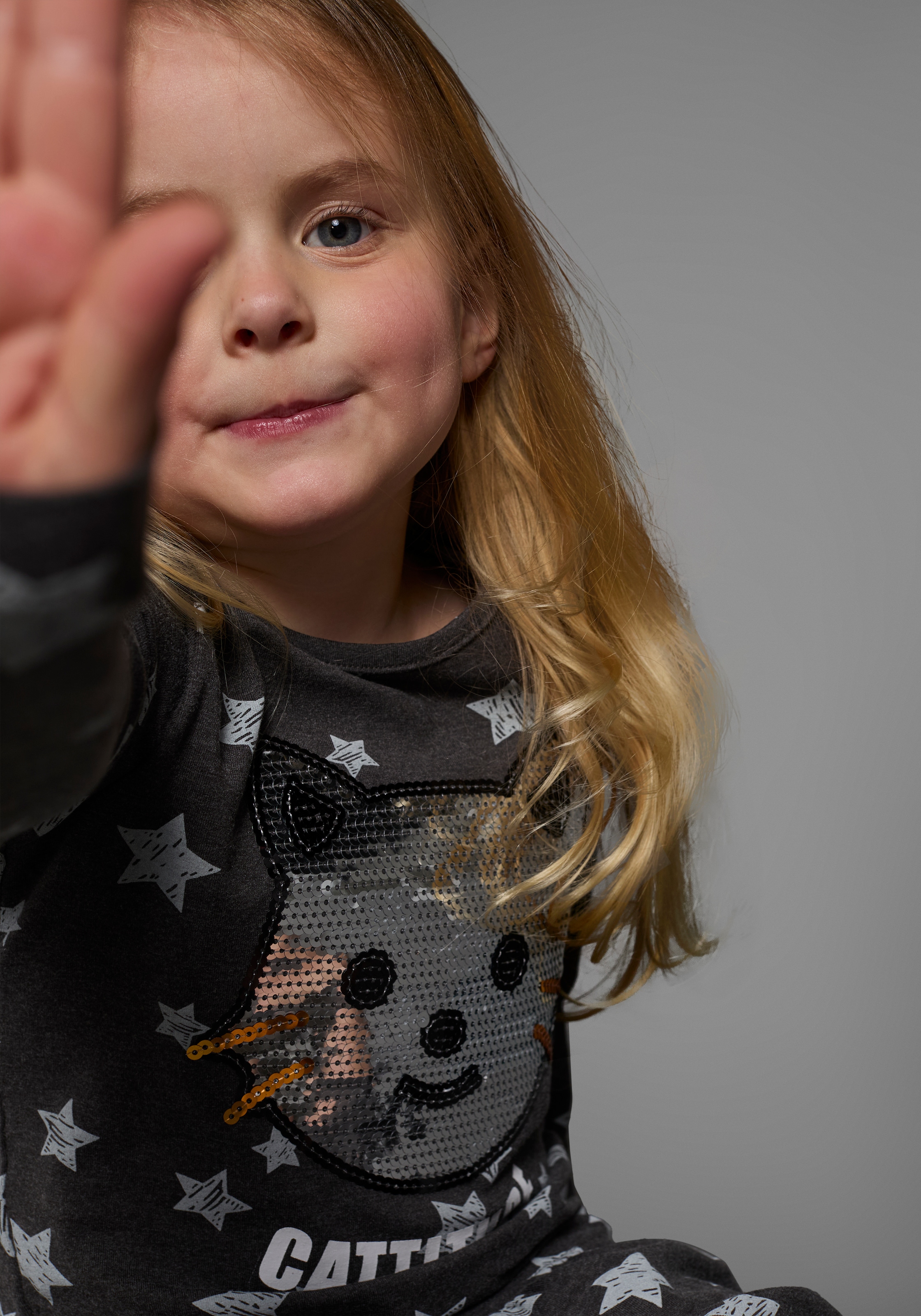 KIDSWORLD Jerseykleid »Kleid mit Pailletten« Shirtkleid mit süsser Paillettenapplikation