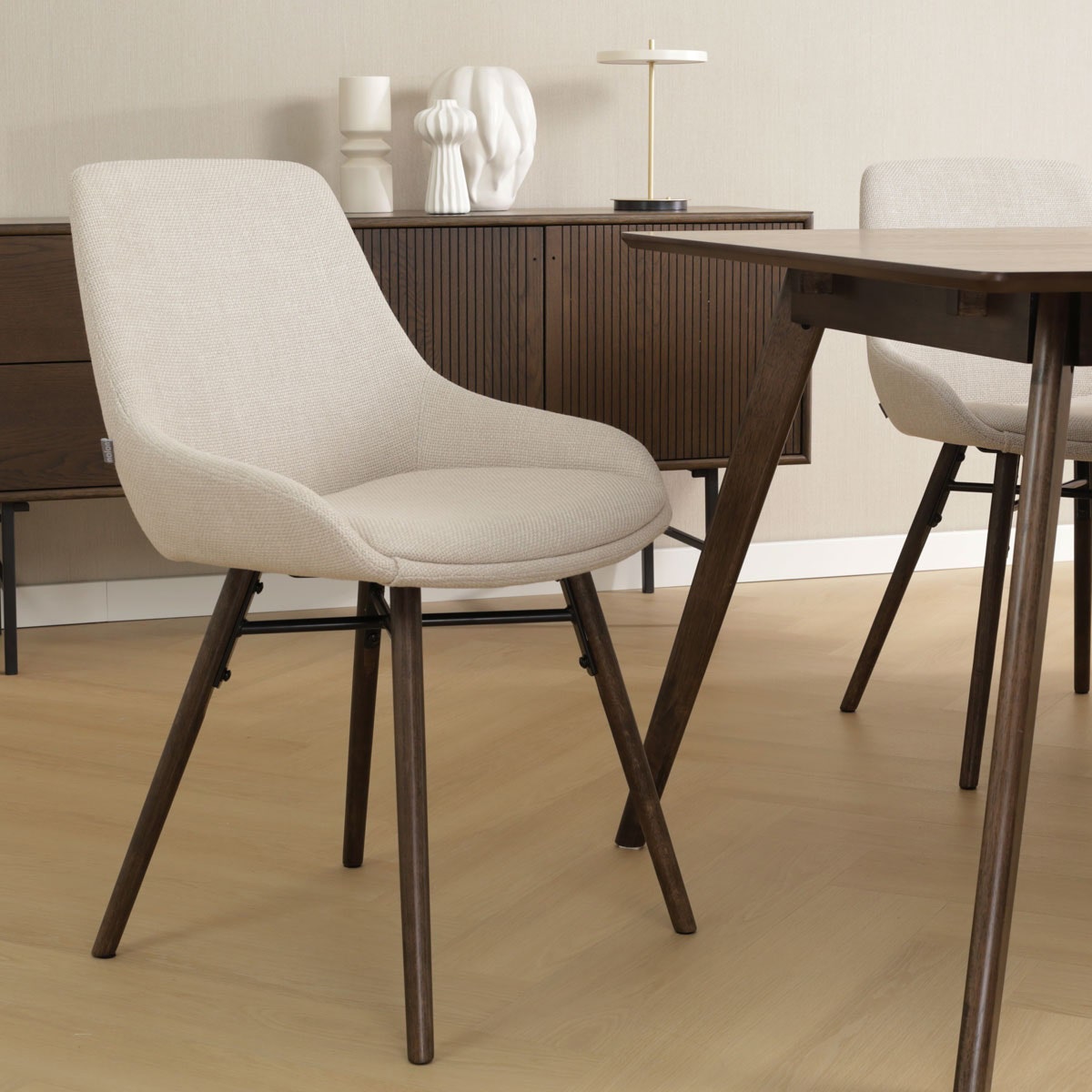 Nolon Nena-Isa Eetkamerstoel Beige - Stof - Walnoot Poten