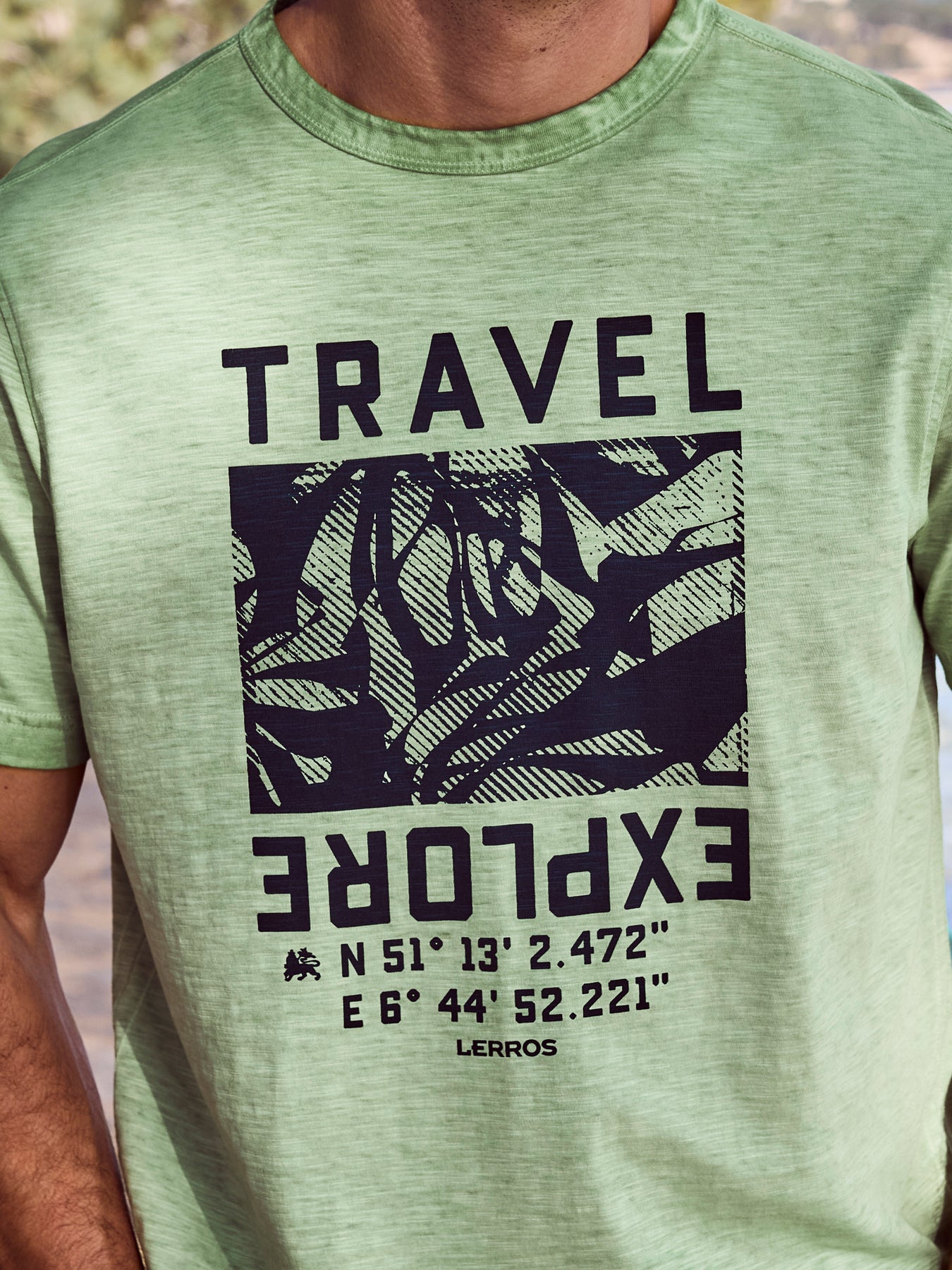 Modisches Herren T-Shirt mit Brustprint