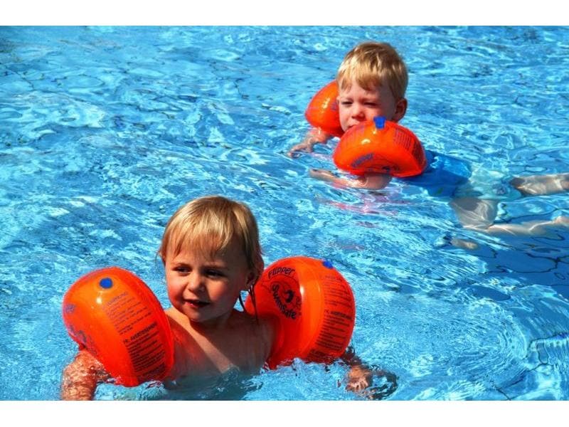 Flipper SwimSafe Schwimmflügel SwimSafe Orange Flipper SwimSafe Schwimmhilfen mit unzerbrechlichem PE-Schaumkern