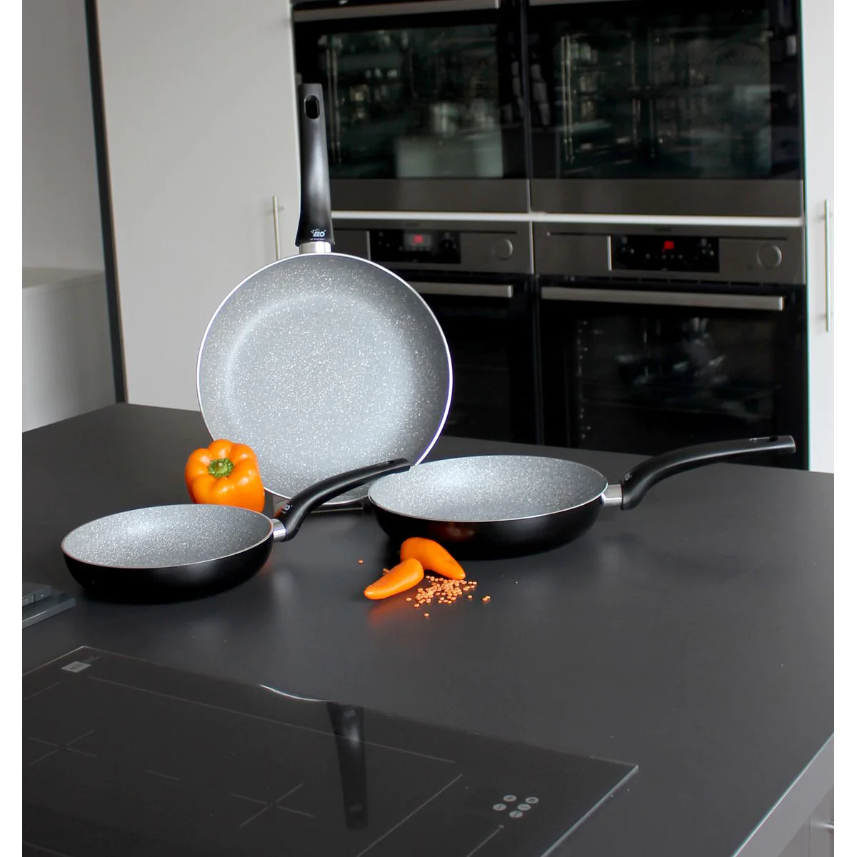 Poêle à frire en aluminium pressé de 28 cm et couvercle en verre Dolom