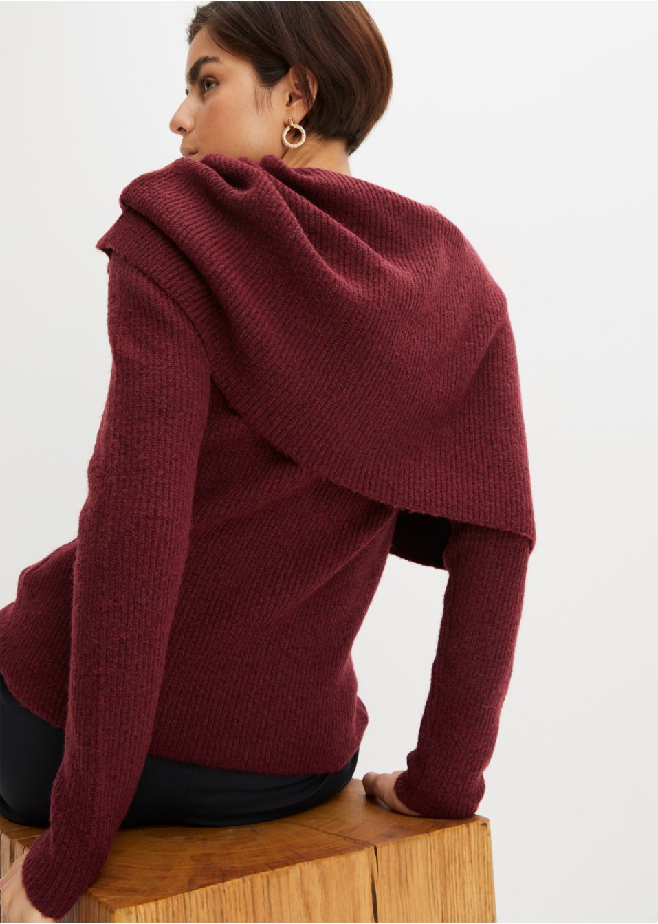 Pull avec empiècement cape modulable