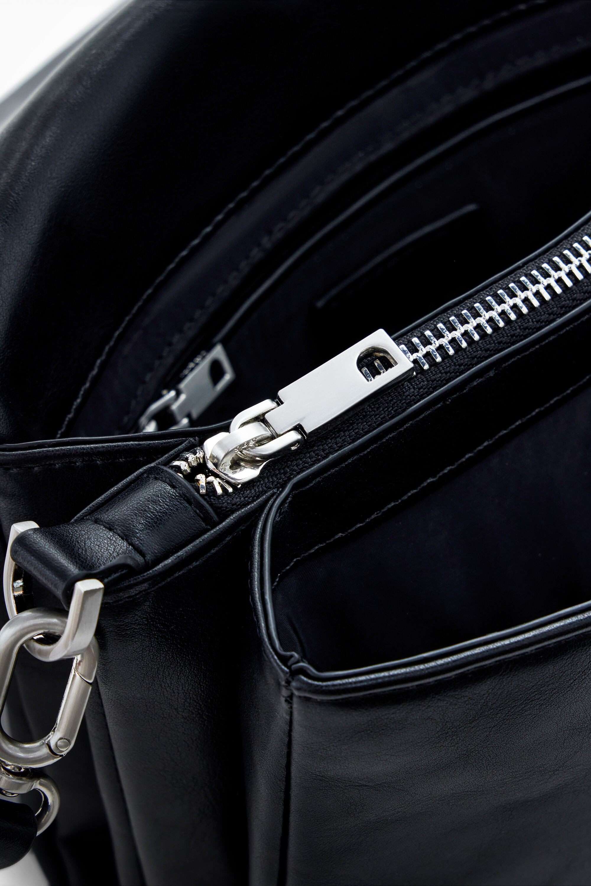 Bolsa de ombro com tachas S