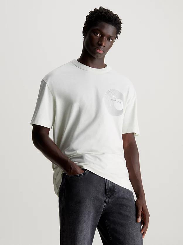 Camiseta com estampa gráfica e modelagem relaxada