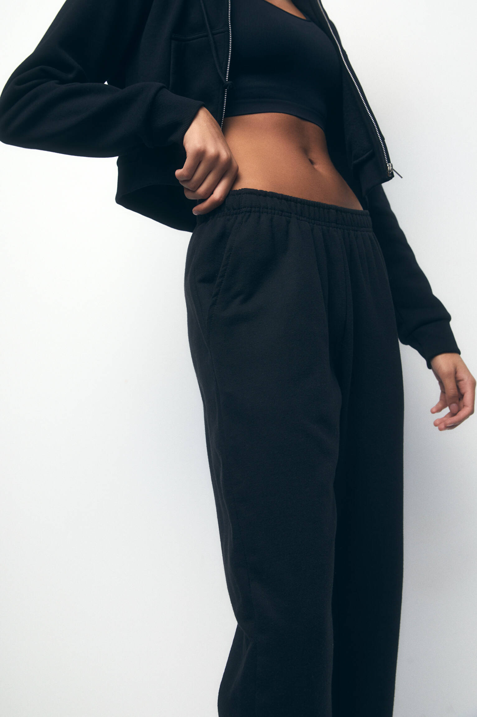 Calça jogger básica com cós elástico - preta