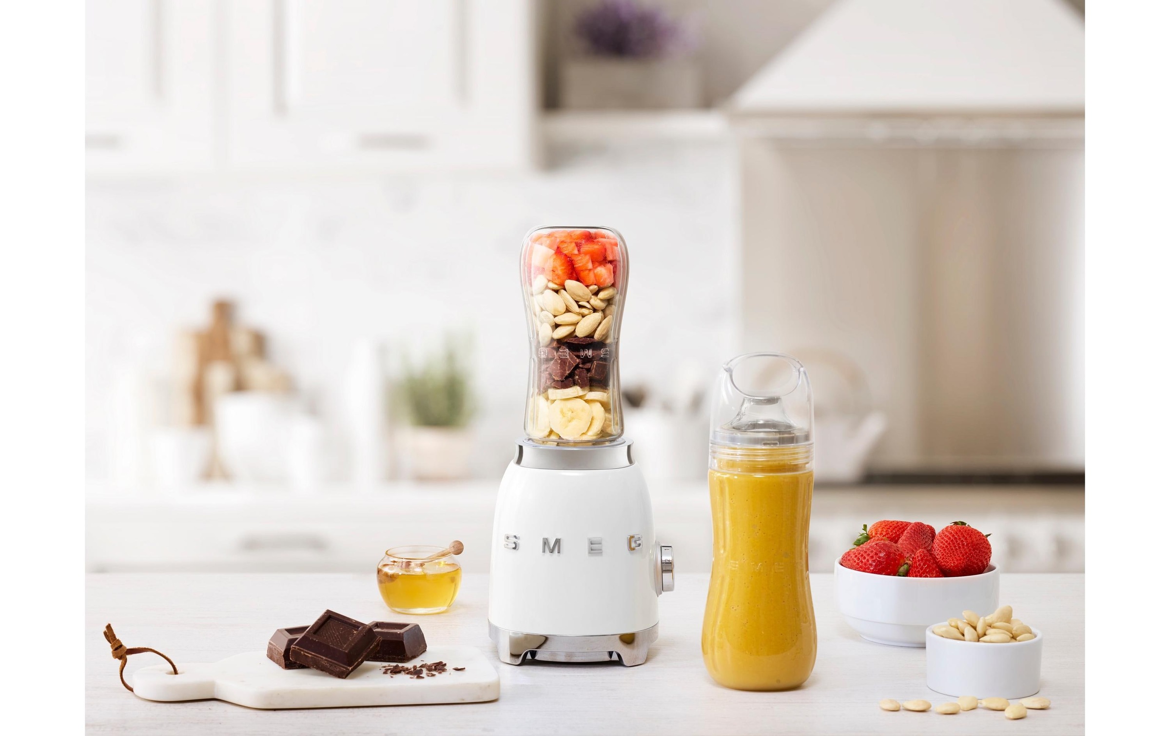 Smeg Standmixer »Blender 50's PBF01WHEU« 300 W