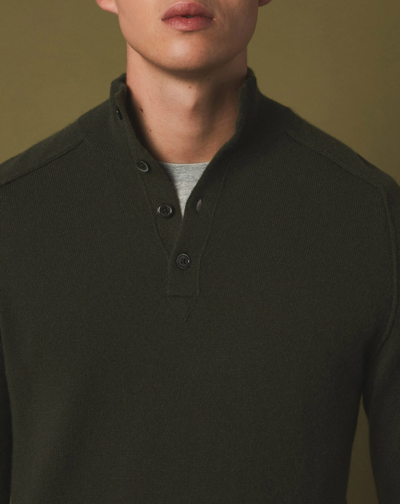 Hartford Pull en Laine & Cachemire High Neck olive