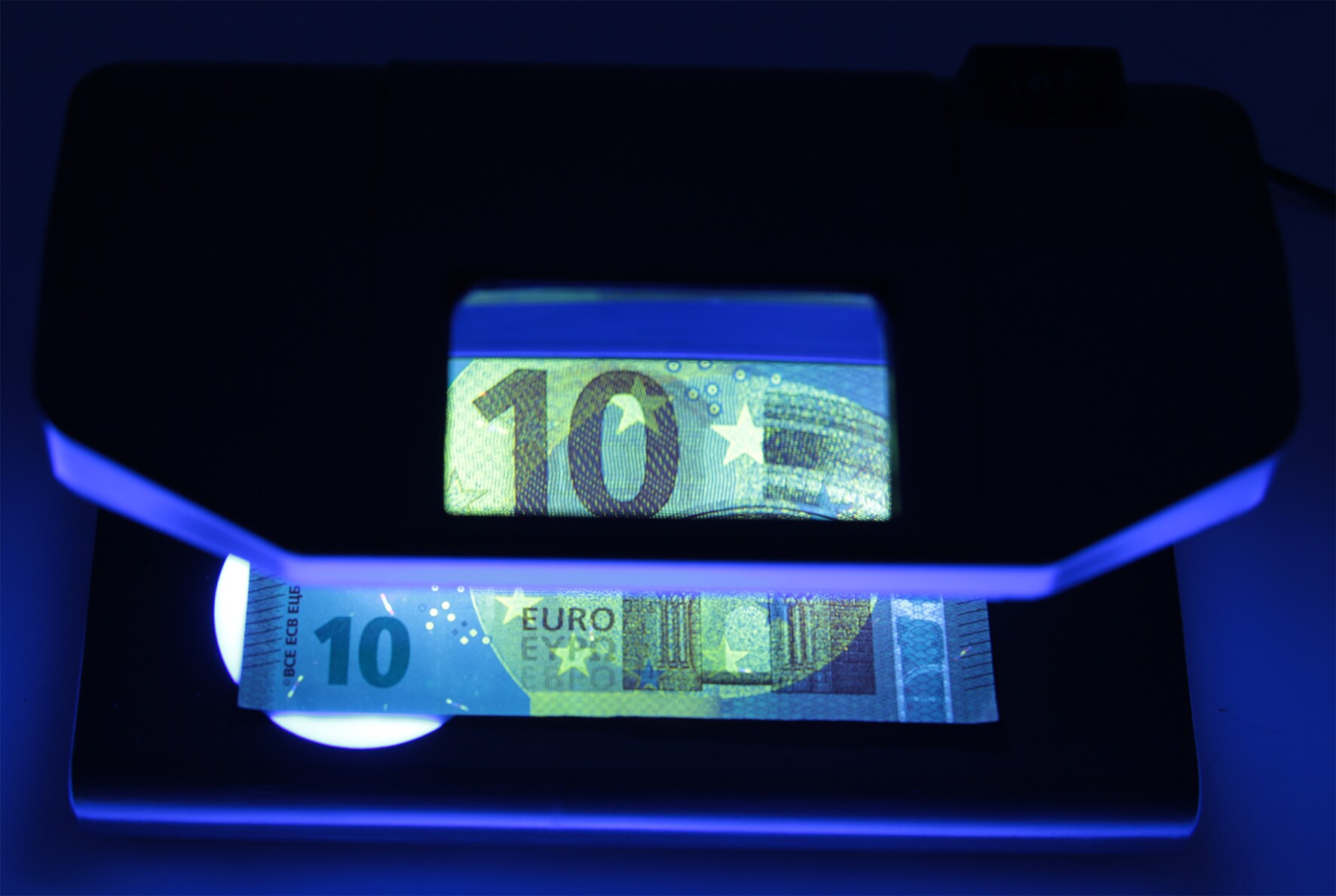 OLYMPIA UV 588 Geldscheinprüfgerät mit Magnetsensor und Wasserzeichentest 2x 3W UV LED