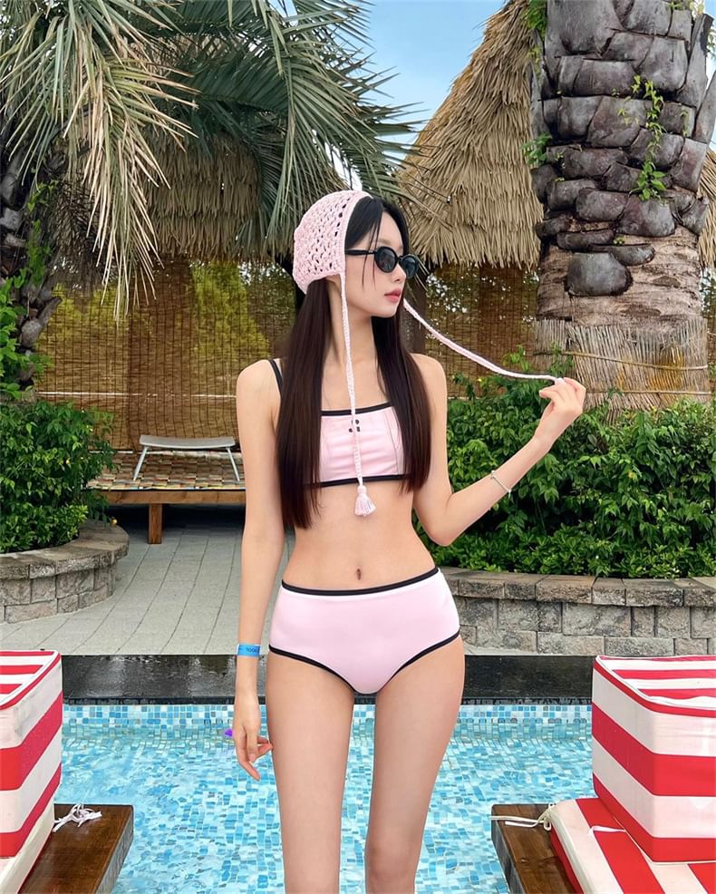 Maisee - Set: Bikinitop met contrasterende rand + broekje