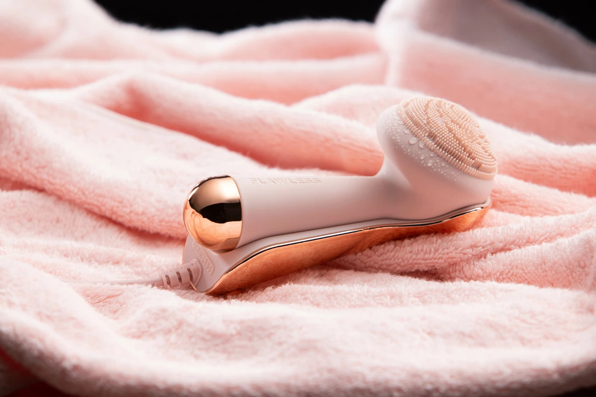 Flawless Cleanse Facial Cleanser & Massager