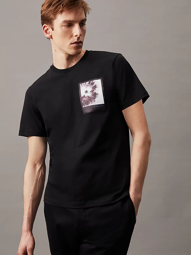 Camiseta com estampa floral