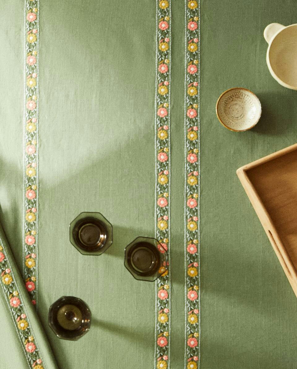 TOALHA DE MESA DE ALGODÃO BORDADA