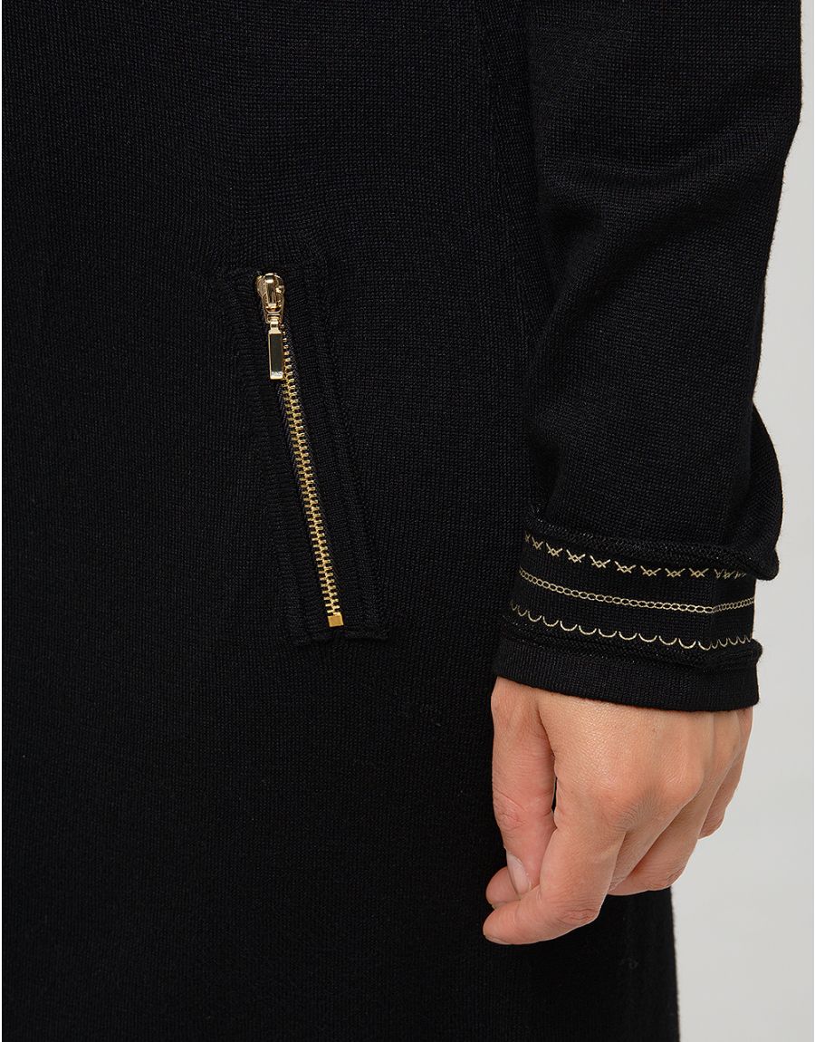 Robe pull noir détails or
