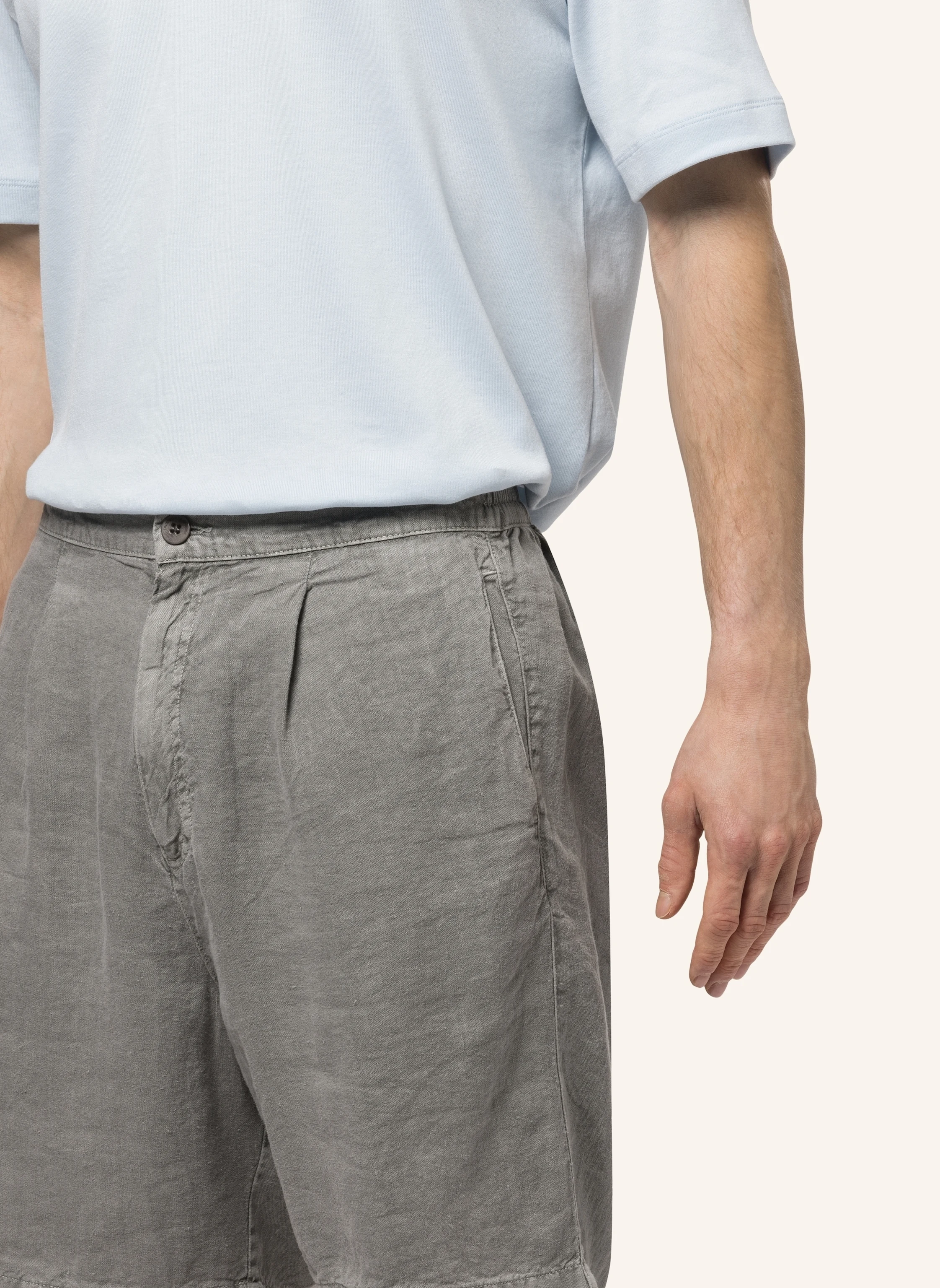 TRUSTED HANDWORK Shorts