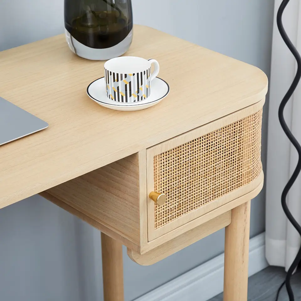 Bureau met 2 deuren van hout en rietvlechtwerk