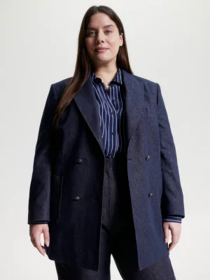Blazer de sarja com abotoamento duplo e modelagem ajustada ao corpo.