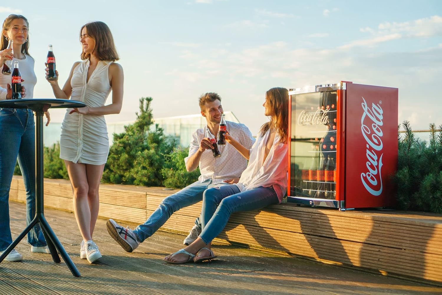 CUBES Coca Cola Kühlschrank 115L | Getränkekühlschrank groß mit Glastür, perfekt für Partys & Gewerbe | Energieeffizient, 84,5 cm hoch, 104 kWh/Jahr - Flaschenkühlschrank groß