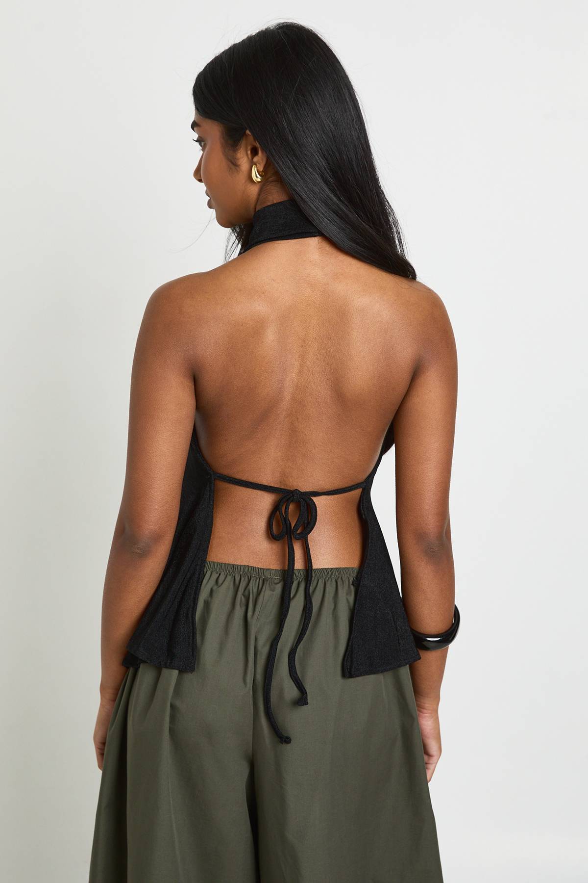 boohoo Haut Asymétrique Col Licou Haut En Acétate Slinky