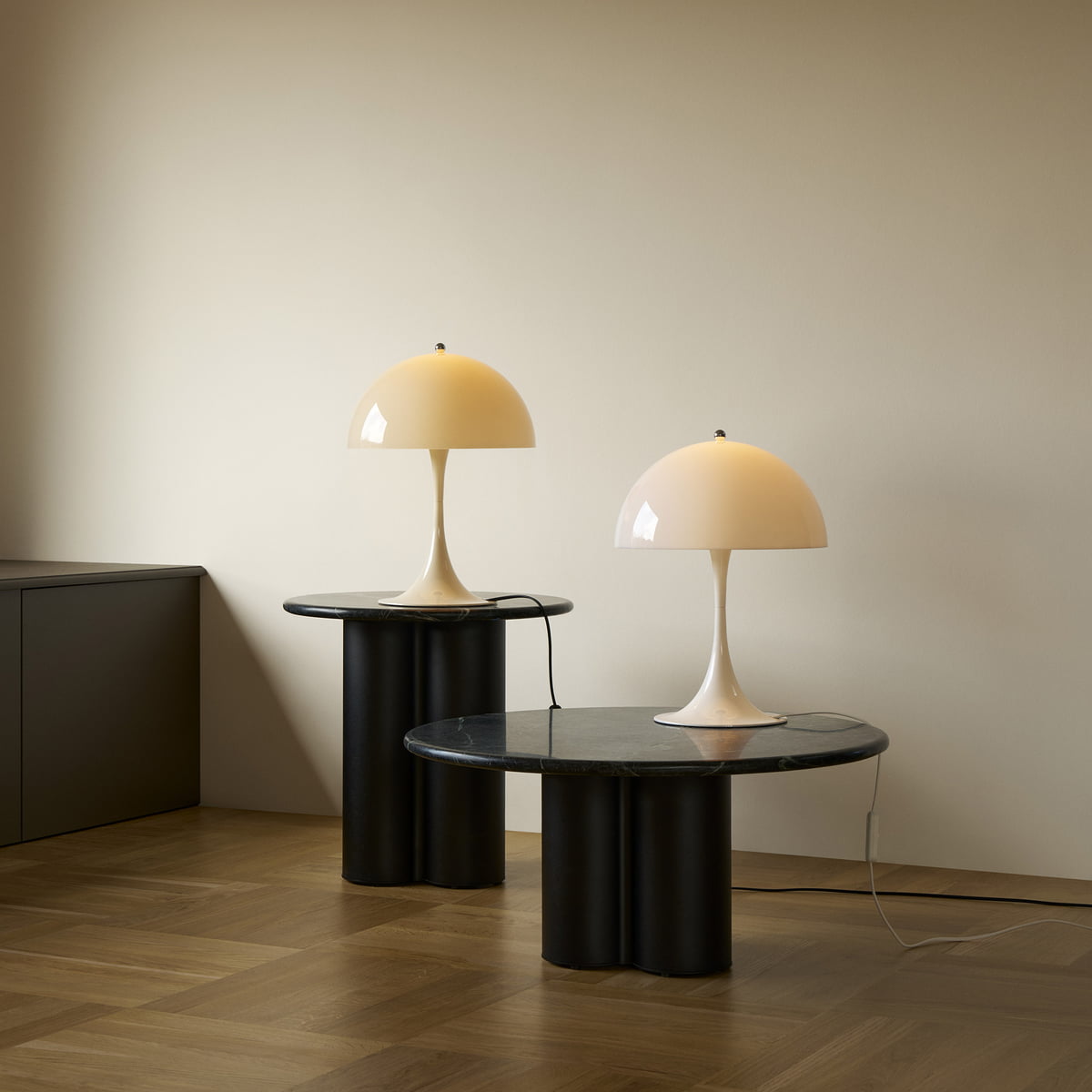Louis Poulsen Panthella tafellamp V2 Ã32 Opal Beige