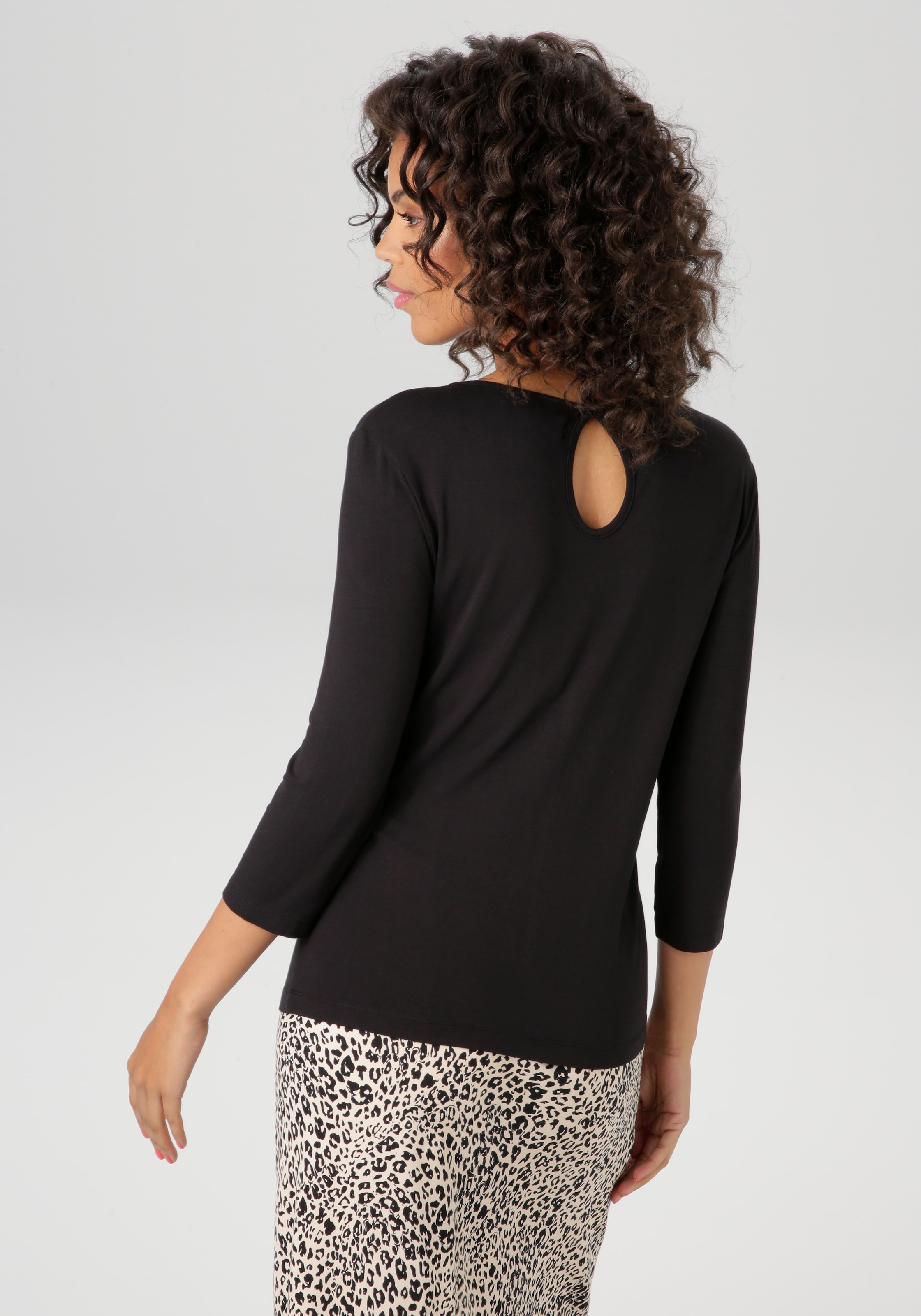 Aniston CASUAL Rundhalsshirt , vorne raffiniert 