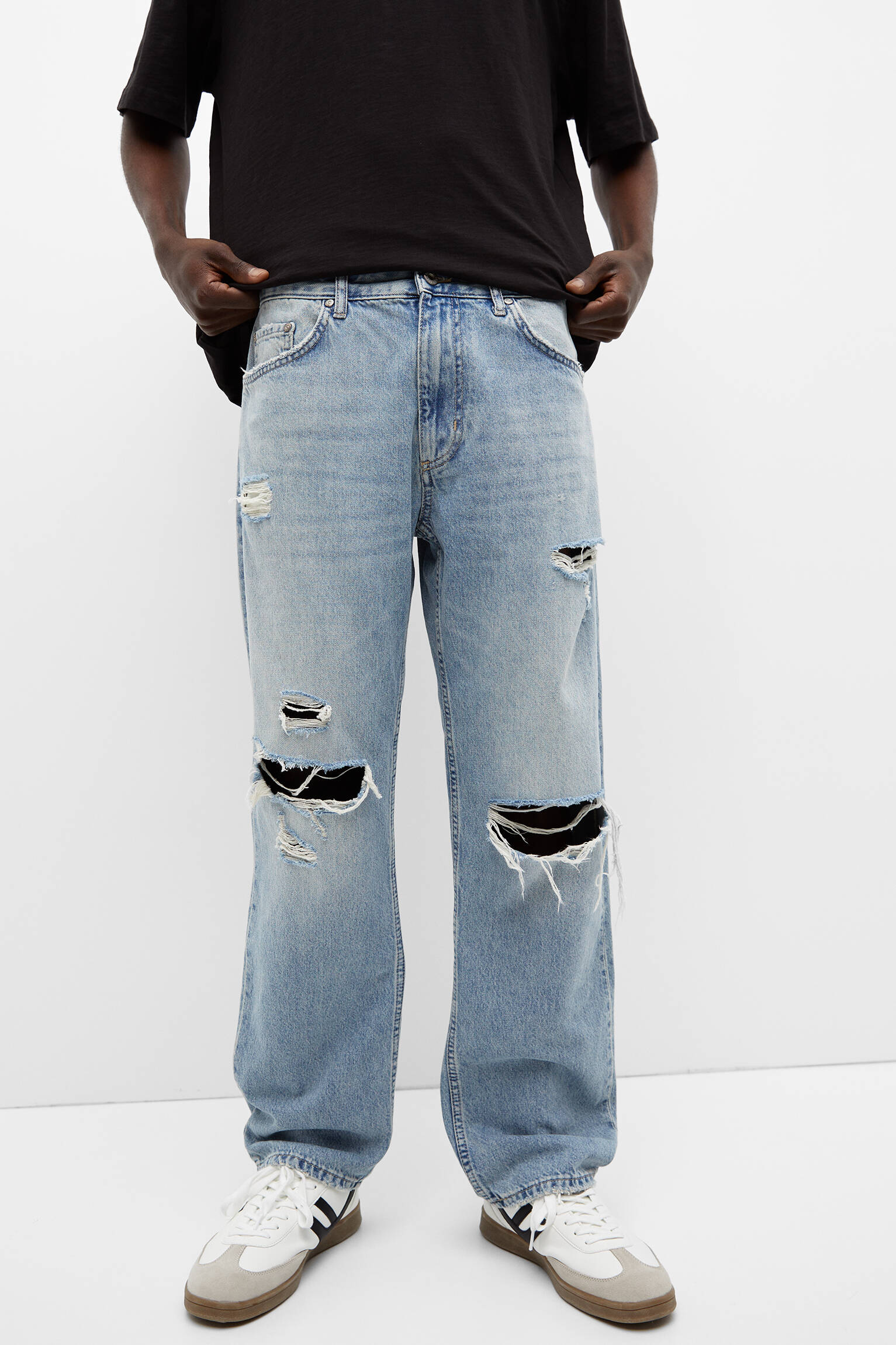 CALÇA JEANS BÁSICA DE PERNA LARGA RASGADA - AZUL MÉDIO