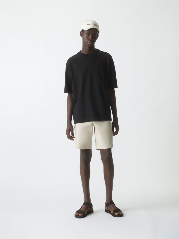 Camiseta básica oversized - Preta