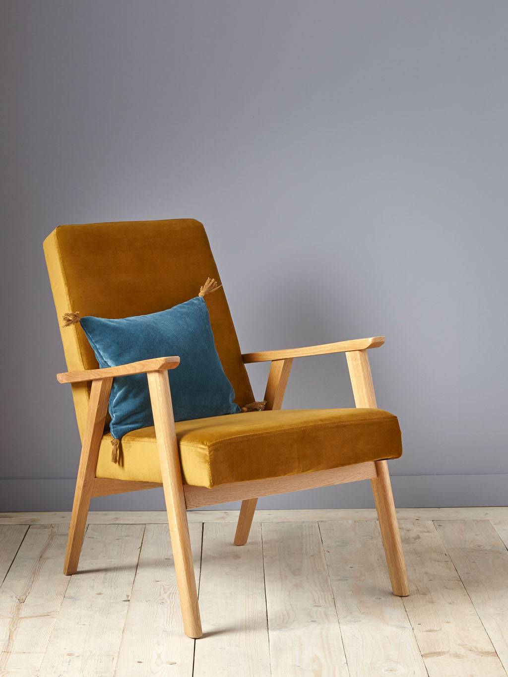 Fauteuil rétro en chêne et velours