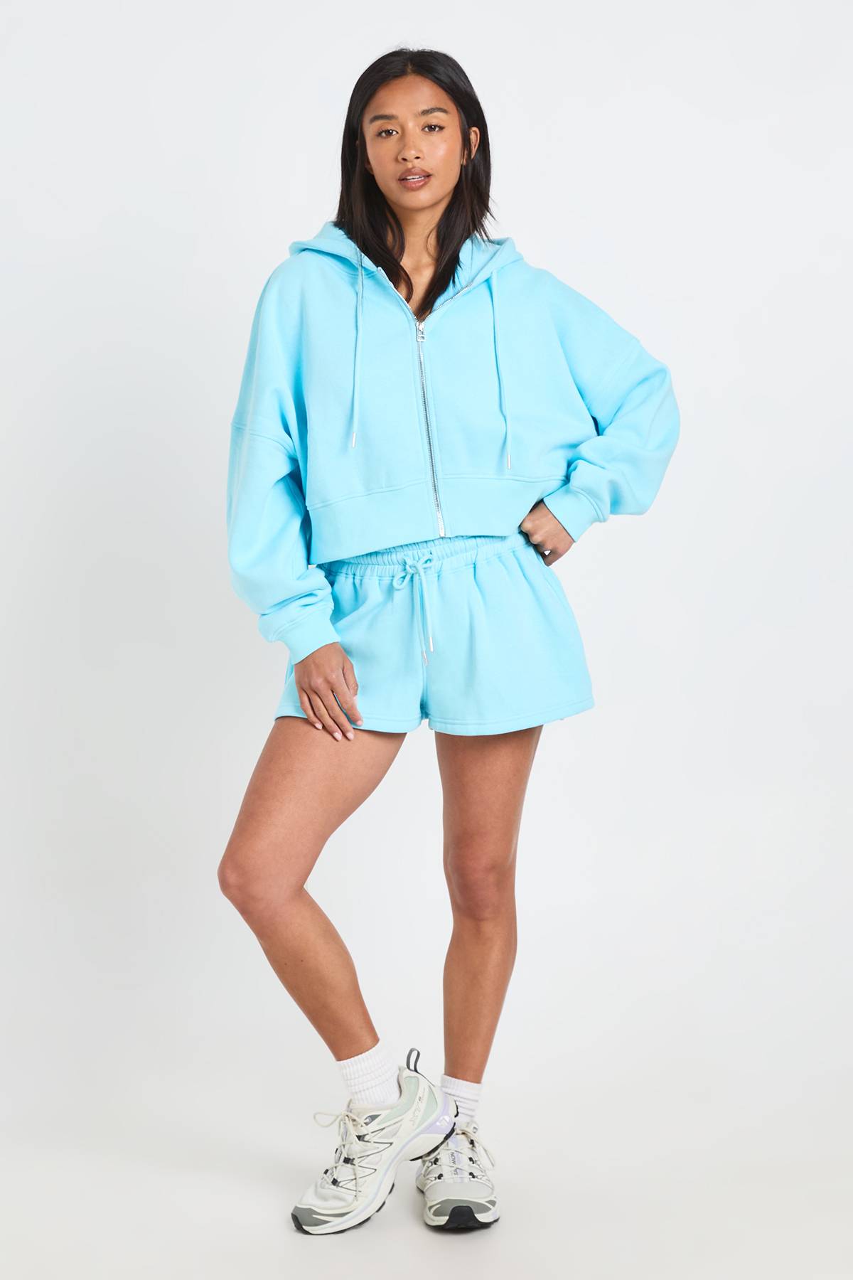 boohoo Ensemble De Survêtement Court 3 Pièces Crop Zippé À Ourlet Profond Petite