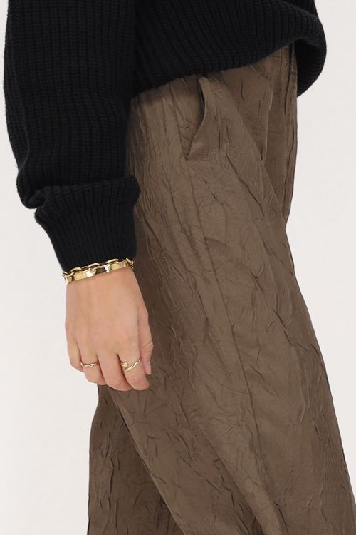 Bruine pantalon met structuur en blinde knoop