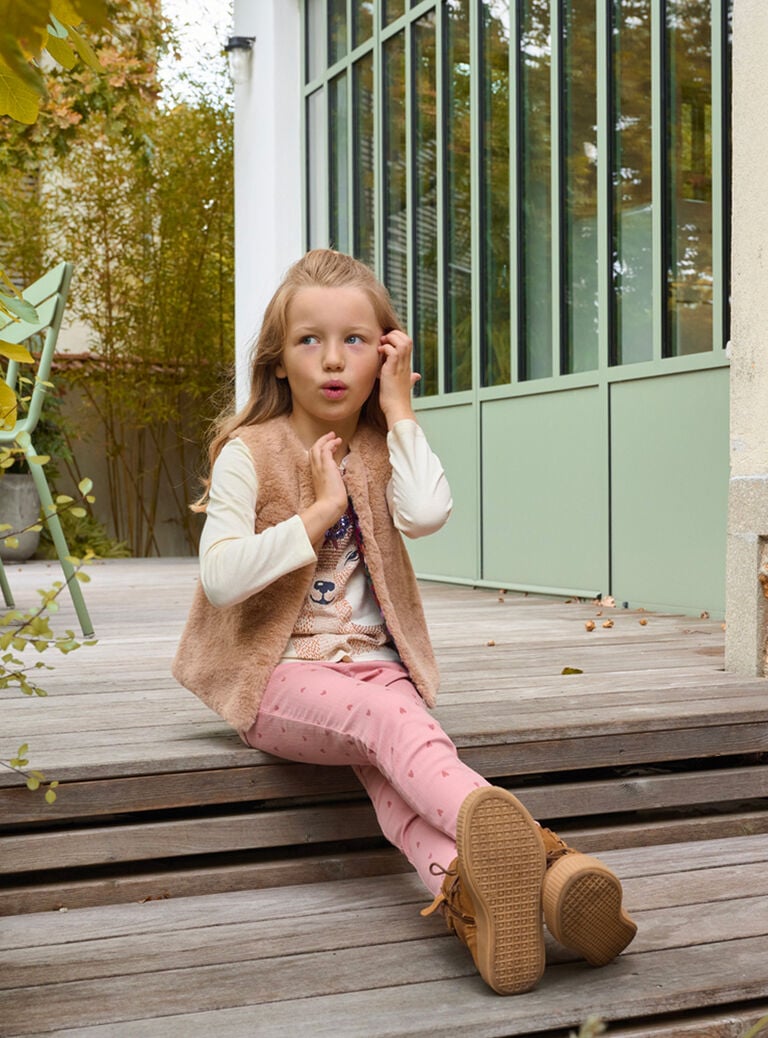 Cardigan noisette sans manches pour fille