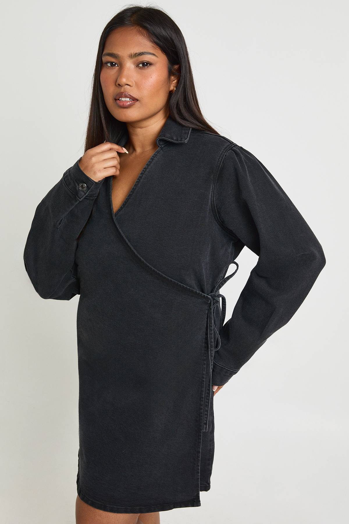 boohoo Robe Portefeuille en Denim Grande Taille