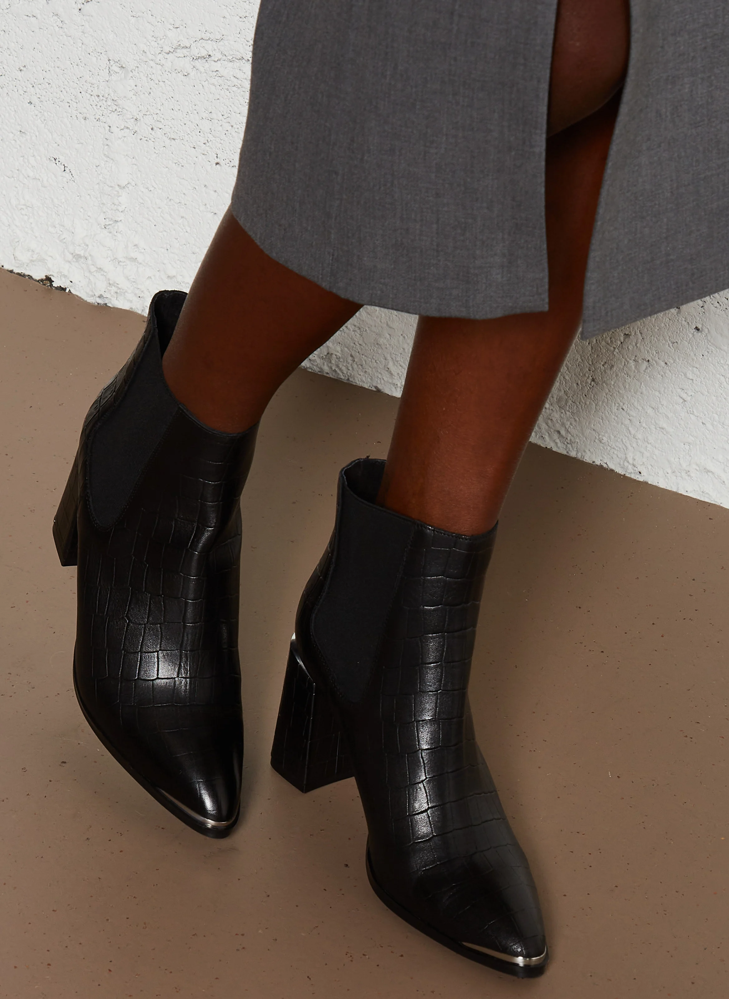 Boots à talons en cuir embossées croco | Noir