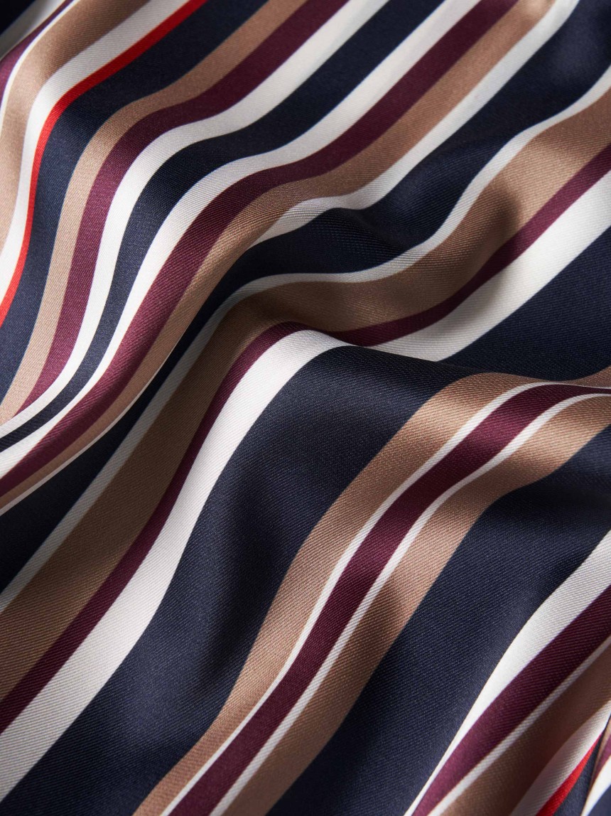 Blusa fluida às riscas