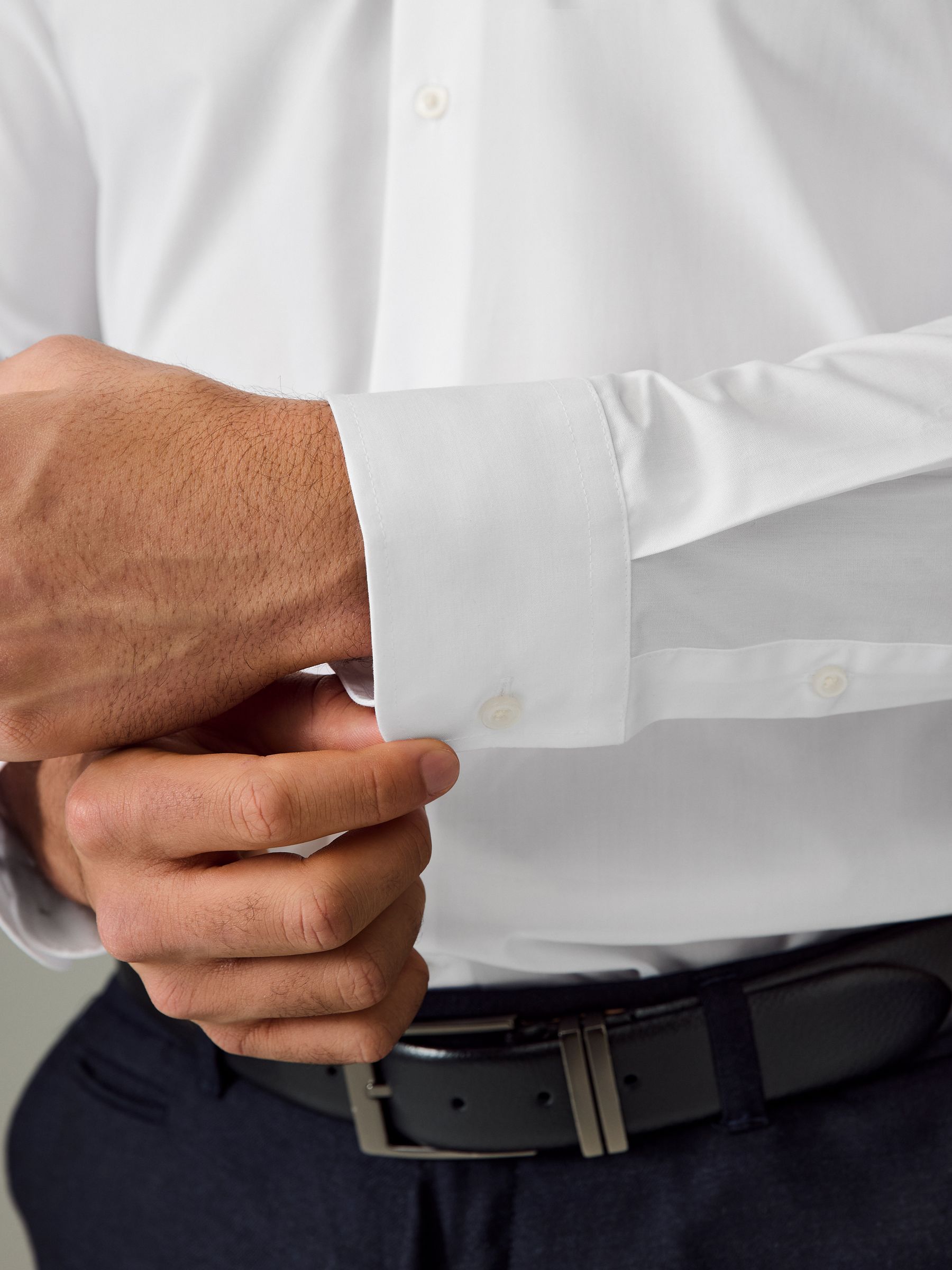 Wit met knopen aan de kraag - Slim Fit - Strijkvrij net overhemd met enkele manchet