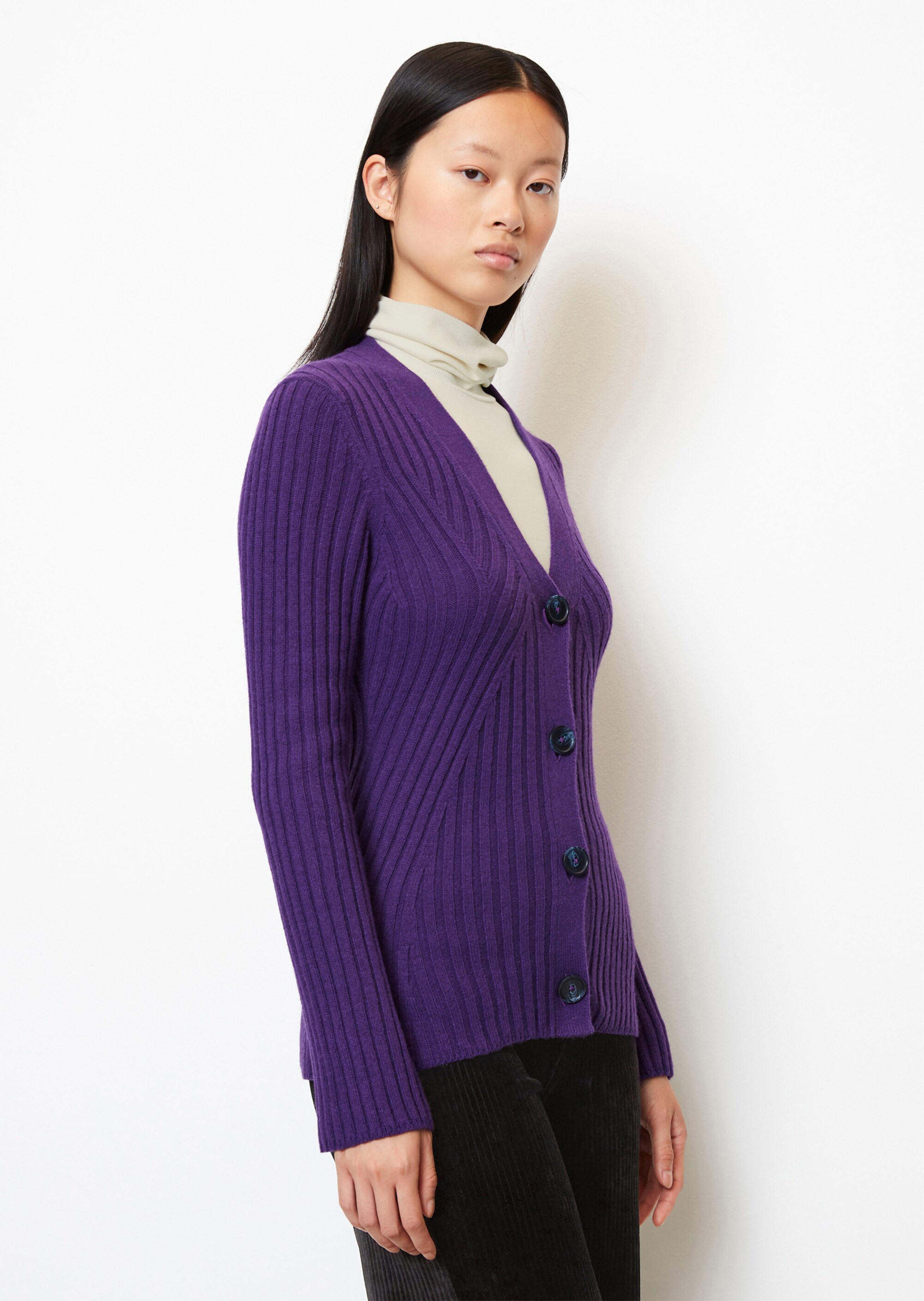 V-Neck-Cardigan fittedmit Fully fashioned Details