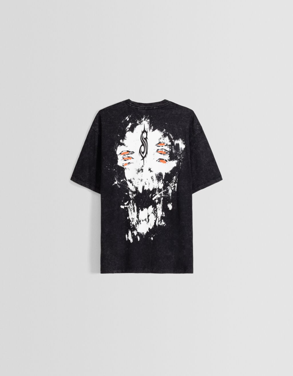 Camiseta Slipknot com estampa, mangas curtas e modelagem quadrada.