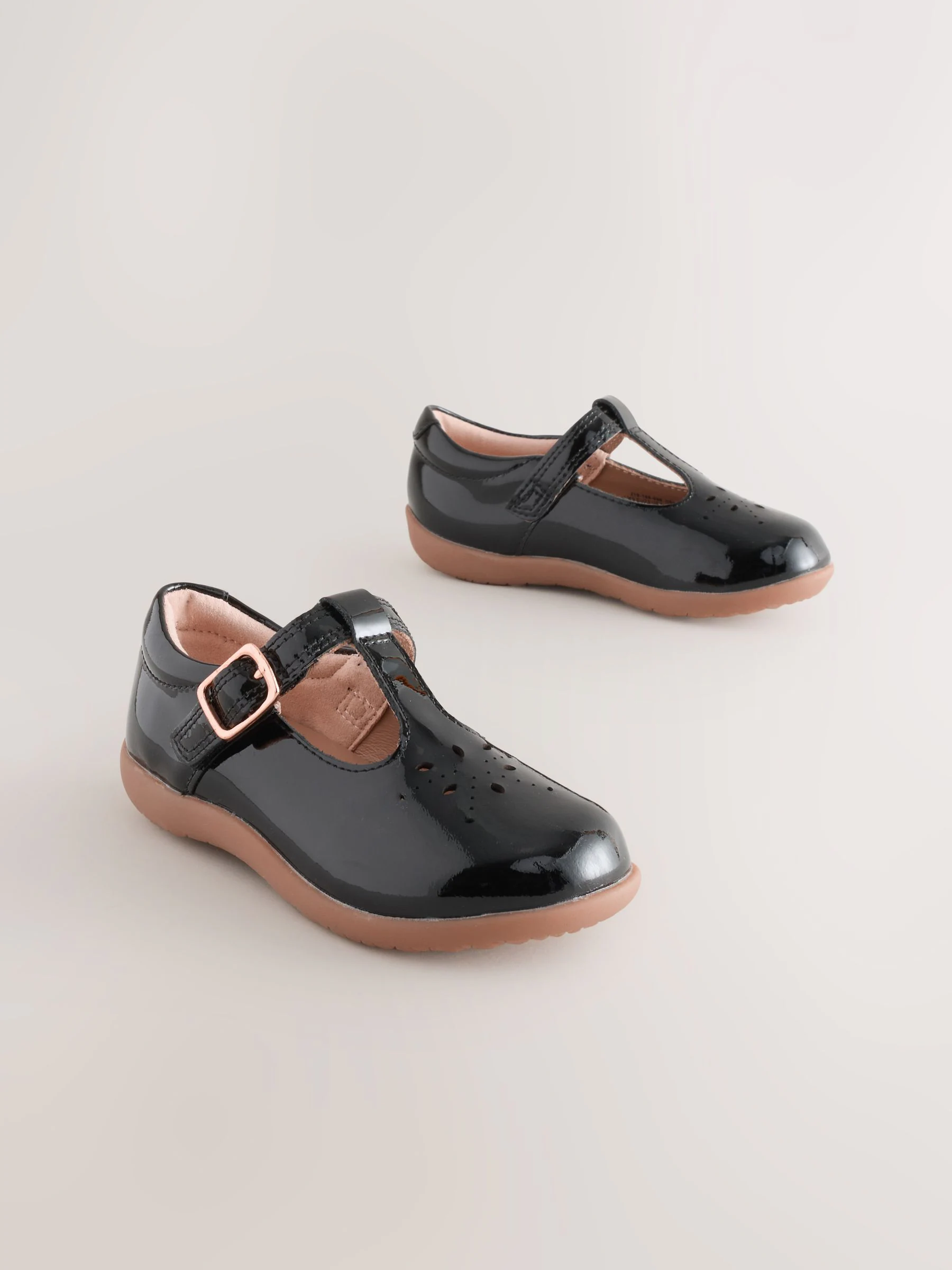 Zwart patentleer - First Walker schoenen met klittenband en T-bandje