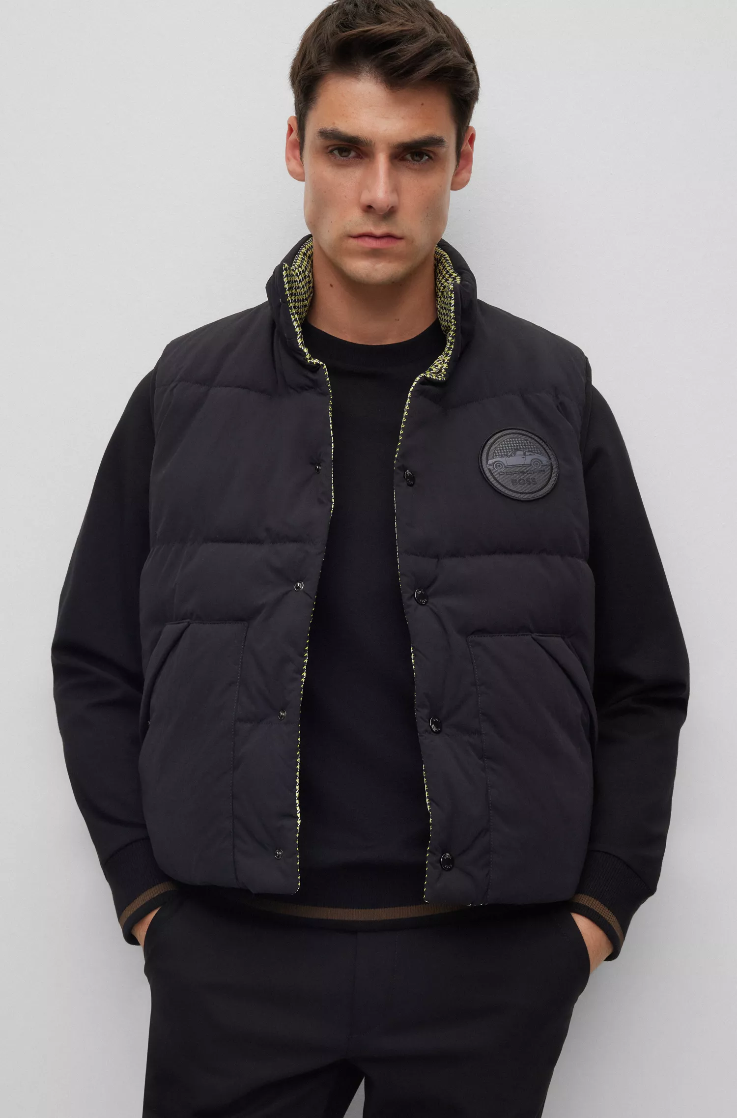 Colete reversível BOSS Black-Porsche x BOSS em corte regular.