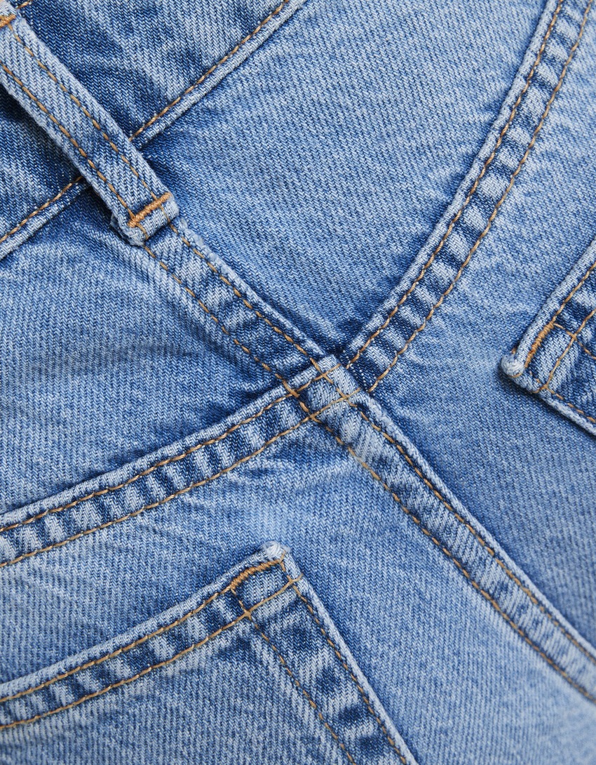 calça jeans de mãe