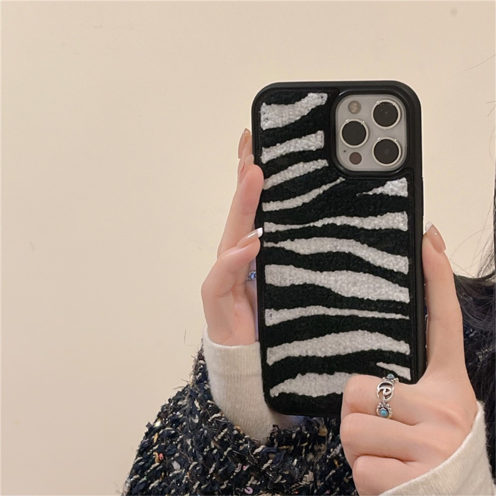 iPhone 14 Pro Max Gummi Plüsch Case Hülle mit Zebra Muster - Schwarz / Weiss